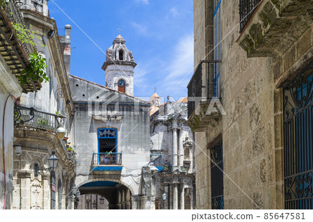 Street in the historical center of the old Cuba 85647581