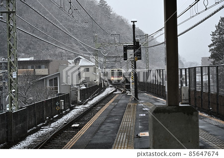 Keio Line train arriving at Takao Station, which is extremely cold from Takaosanguchi Station in the snow Keio Line train arriving at Takao Station, which is extremely cold from Takaosanguchi Station in the snow 85647674