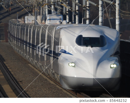 新幹線 N700S J22 編隊在大津市瀨田附近有熱霾 新幹線 N700S J22 編隊在大津市瀨田附近有熱霾 85648232