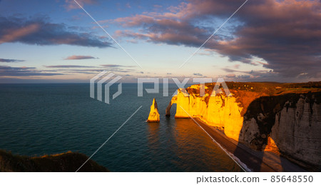 Amazing sunset on the coast in Etretat, Normandy, France 85648550