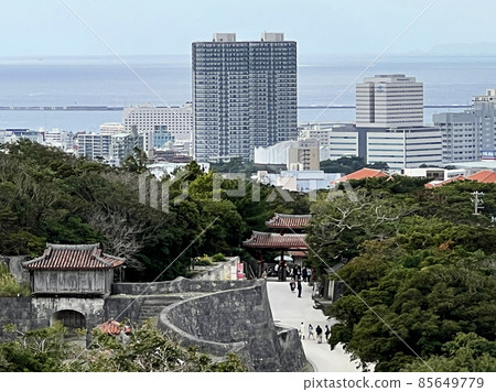 從沖繩首里城公園展望台看到的那霸市區 85649779