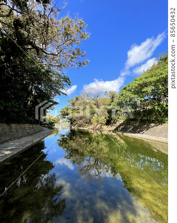 Okinawa Naha Shurijo Castle Park Ryutan Pond 85650432