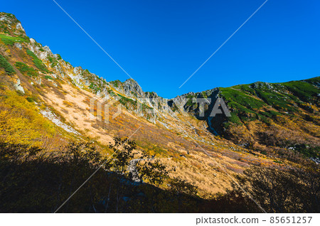 The appearance of Senjojiki Cirque on a clear autumn morning 85651257