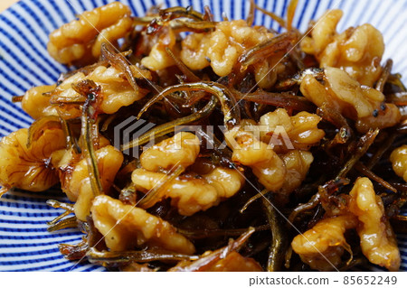 Walnut chirimen tsukudani 85652249