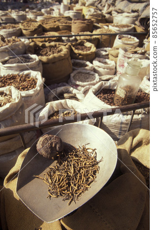 CHINA XIAN CHINESE MEDICINE MARKET 85652757