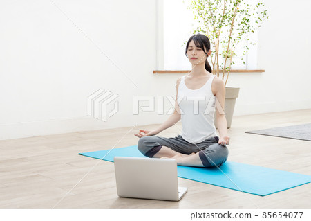 在家時間和築巢的家庭瑜伽 在家時間和築巢的家庭瑜伽 85654077