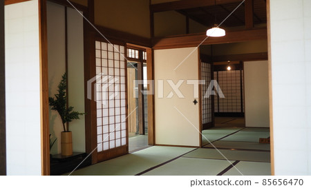 日式房間、榻榻米和屏風 日式房間、榻榻米和屏風 85656470