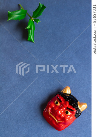 Akaoni's mask (mini) and holly to prevent evil Akaoni's mask (mini) and holly to prevent evil 85657331