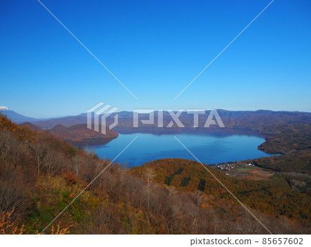 從有珠山索道看洞爺湖 從有珠山索道看洞爺湖 85657602