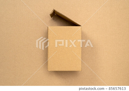 Flat lay of empty open cardboard box 85657613