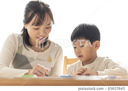 4歲男孩畫畫 4歲男孩畫畫 85657645