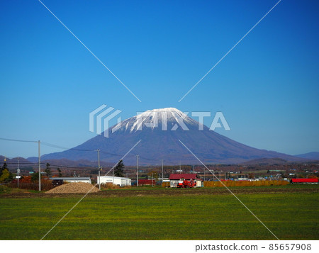 Snow-covered Mt. Yotei Snow-covered Mt. Yotei 85657908
