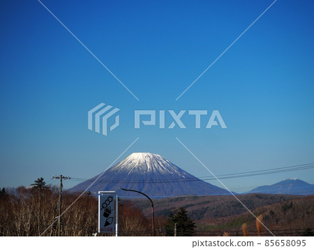 Cloudless blue sky and magnificent Mt. Yotei Cloudless blue sky and magnificent Mt. Yotei 85658095