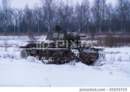 Russia. Saint-Petersburg. Krasnoselsky district. December 12, 2021. A modern reconstruction of the Battle for the liberation of Tikhvin in December 1941. The Soviet KV-1 tank is on the attack. 85659729