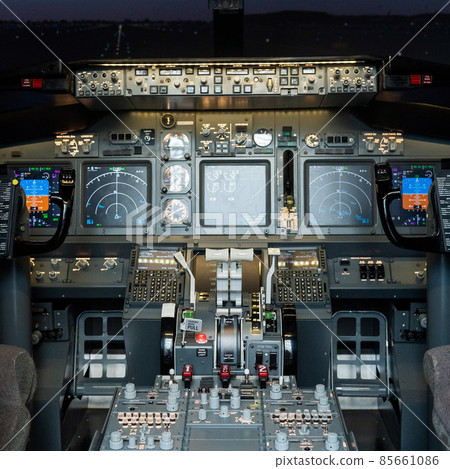 General view of the empty cockpit cockpit. Commercial flight simulator for flight training. 85661086