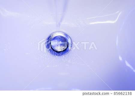 stream of clean water flows 85662138