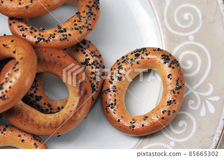 bagels with poppy seeds on a plate bagels with poppy seeds on a plate 85665302