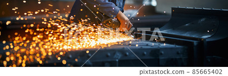 Working with special equipments for metal near sparks. 85665402