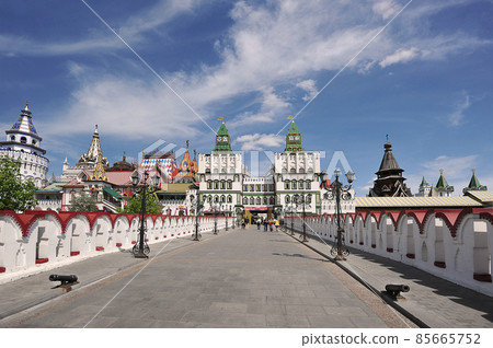 central entrance to the Izmailovsky Kremlin central entrance to the Izmailovsky Kremlin 85665752