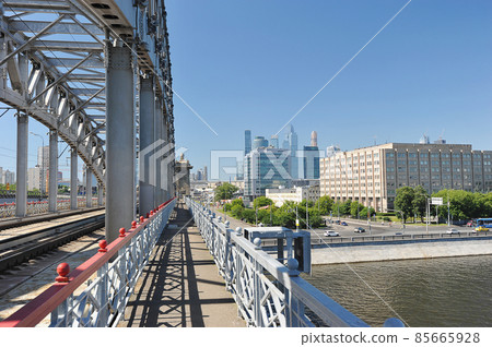 view of the Luzhnetsky bridge in Moscow 85665928