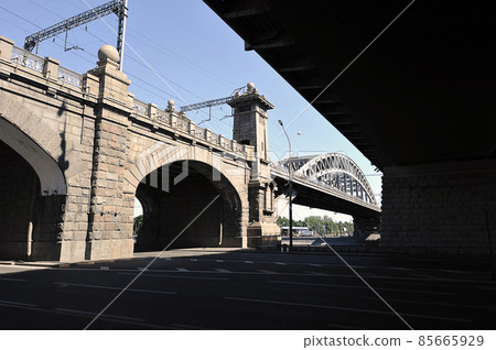 view of the Luzhnetsky bridge in Moscow 85665929