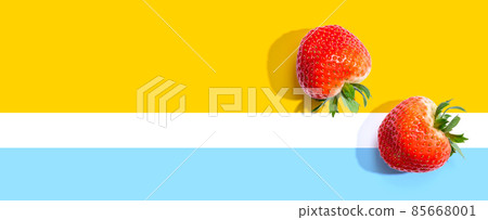 Fresh red strawberries overhead view Fresh red strawberries overhead view 85668001