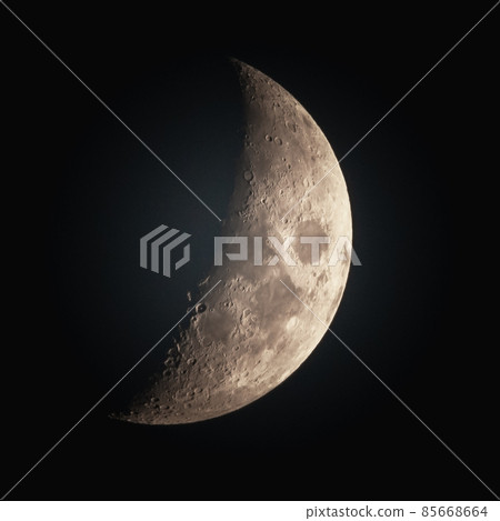 Hitachiota City, Ibaraki Prefecture, a half moon captured by a long telephoto lens 85668664