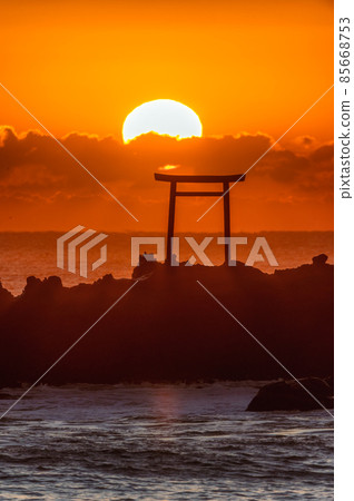 Dawn on the Hatate coast in Iwaki City, Fukushima Prefecture Dawn on the Hatate coast in Iwaki City, Fukushima Prefecture 85668753