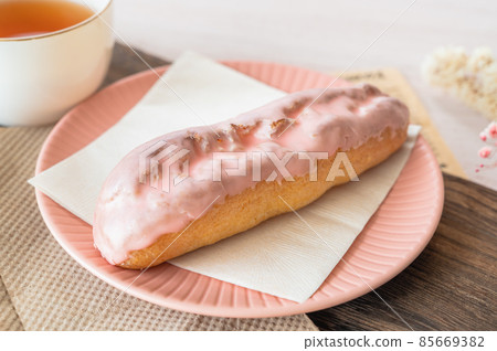 草莓泡芙和茶 85669382