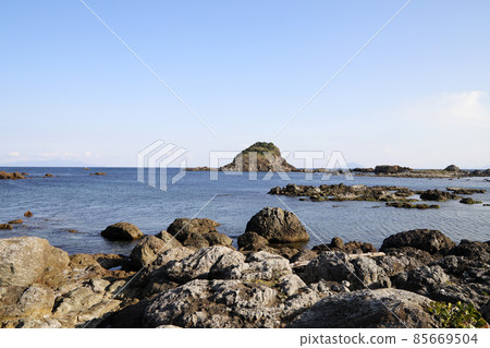 從嬬崎海岸看到的嬬木島 從嬬崎海岸看到的嬬木島 85669504