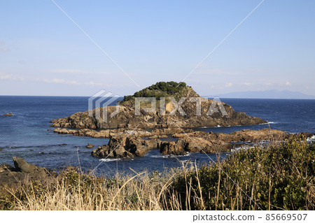 從嬬崎海岸看到的嬬木島 從嬬崎海岸看到的嬬木島 85669507