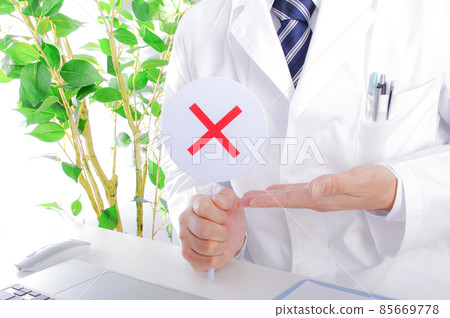 Doctor with a cross plate Doctor with a cross plate 85669778