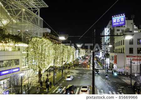 夜晚的二子玉川站前路3號 85669966