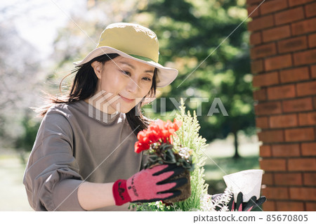 做集體種植和園藝的婦女 85670805