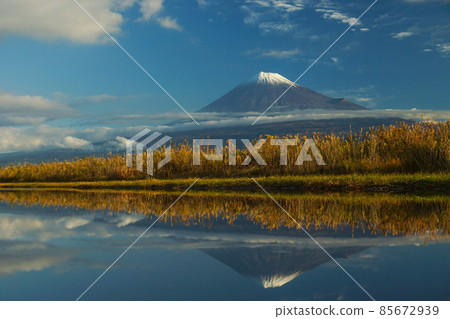 Upside-down Fuji 85672939