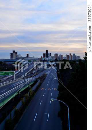 Evening view of Oi Junction on the Tokyo Metropolitan Expressway Bayshore Line Evening view of Oi Junction on the Tokyo Metropolitan Expressway Bayshore Line 85673004