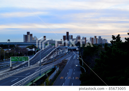 Evening view of Oi Junction on the Tokyo Metropolitan Expressway Bayshore Line Evening view of Oi Junction on the Tokyo Metropolitan Expressway Bayshore Line 85673005