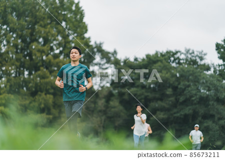慢跑 85673211