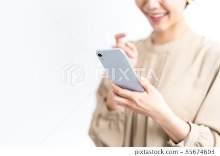 操作智能手機的女性(零件) 操作智能手機的女性(零件) 85674603