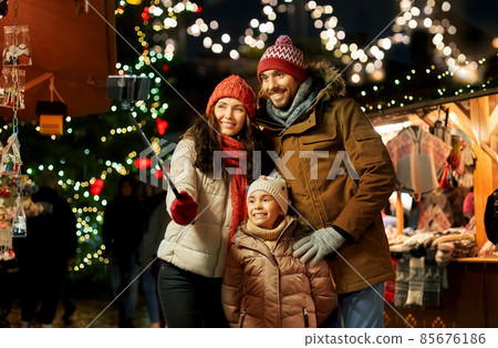 happy family taking selfie at christmas market 85676186