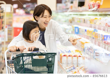 Parents and children shopping at the supermarket 85676613