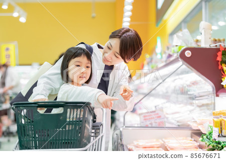 Parents and children shopping at the supermarket Parents and children shopping at the supermarket 85676671