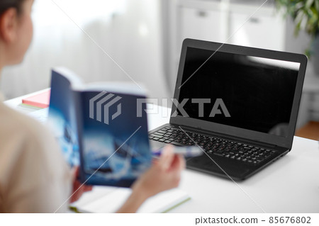 math teacher having online class at home 85676802