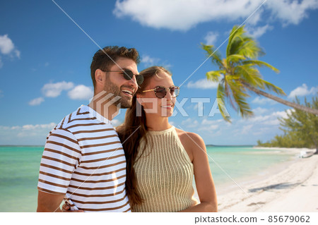 happy couple over tropical beach background 85679062