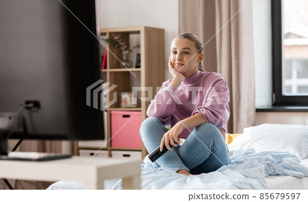 happy smiling girl watching tv at home 85679597
