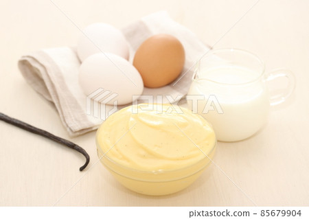 Custard cream and ingredients 85679904
