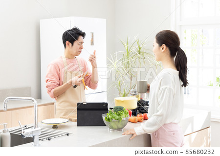 A man injured by an unfamiliar dish 85680232
