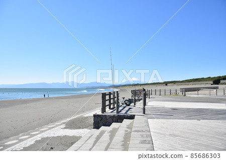 Chigasaki Nishihama coast Autumn blue sky scenery 85686303