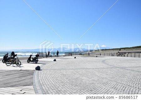 Chigasaki Nishihama coast Autumn blue sky scenery Chigasaki Nishihama coast Autumn blue sky scenery 85686517