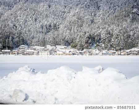 Snow scene in the village of Yogo, Shiga Prefecture 85687031